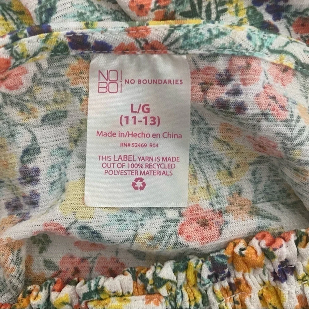 No Boundaries Juniors' Flutter Sleeve Smocked Floral Top Large (11/13) EUC